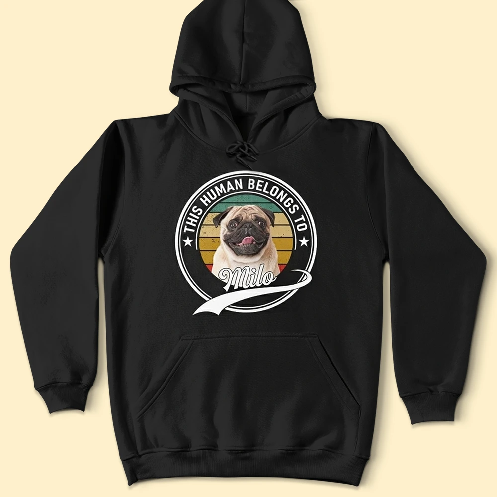 Photo personnalisée : Cet humain appartient à ce chien - Cadeau pour les amoureux des chiens - T-shirt personnalisé